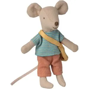 Petit Frère souris avec son sac